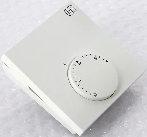 Проводной комнатный терморегулятор НЗ 230В Uni-fitt белый 340M1000