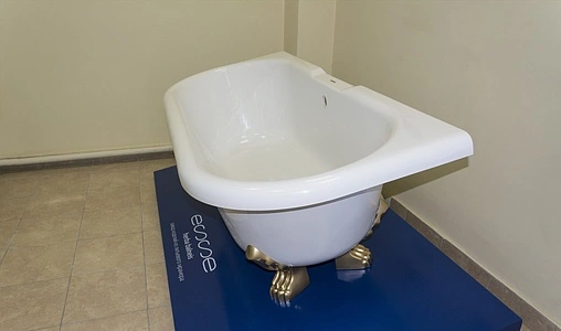 Ванна из искусственного камня Esse Capri 170x75 ножки золото