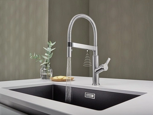 Смеситель для кухни с гибким изливом Blanco Solenta-S Senso рычаг справа хром 522406