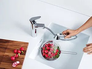 Смеситель для кухни с выдвижным изливом Grohe Eurodisc Cosmopolitan хром 32257002 Смеситель для кухни с выдвижным изливом Grohe Eurodisc Cosmopolitan хром 32257002, 4