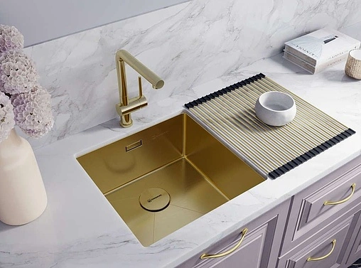 Смеситель для кухни с выдвижным изливом Omoikiri Akashi-S-LG светлое золото 4994263 Смеситель для кухни с выдвижным изливом Omoikiri Akashi-S-LG светлое золото 4994263