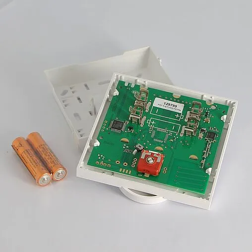 Беспроводной комнатный терморегулятор Uni-fitt белый 345M2000