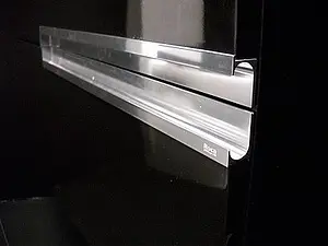 Шкаф-пенал подвесной Roca Victoria Nord 30 чёрный глянец ZRU9000095 Шкаф-пенал подвесной Roca Victoria Nord 30 чёрный глянец ZRU9000095, 4