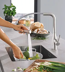 Смеситель для кухни с выдвижным изливом Grohe Essence New хром матовый 30270DC0 Смеситель для кухни с выдвижным изливом Grohe Essence New хром матовый 30270DC0, 3