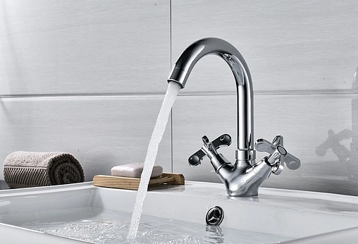 Смеситель для раковины Rossinka хром RS42-62