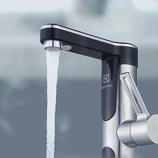 Водонагреватель проточный электрический Electrolux SP Multytronic S сатин/черный