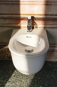 Биде подвесное Laufen New Classic c покрытием LCC белый 8.3085.1.400.302.1 Биде подвесное Laufen New Classic c покрытием LCC белый 8.3085.1.400.302.1, 3
