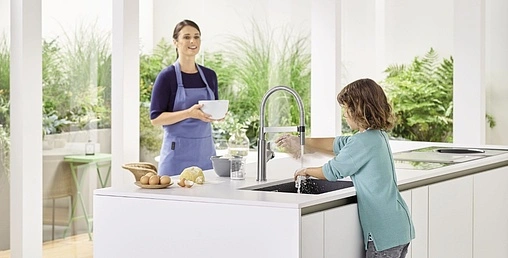 Смеситель для кухни с гибким изливом Blanco Solenta-S Senso рычаг справа хром 522406