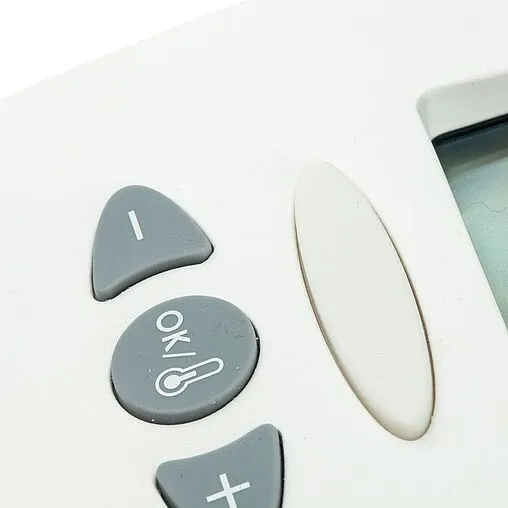 Проводной комнатный терморегулятор НО/НЗ 230В WATTS WFHT-LCD SEN белый 10021110