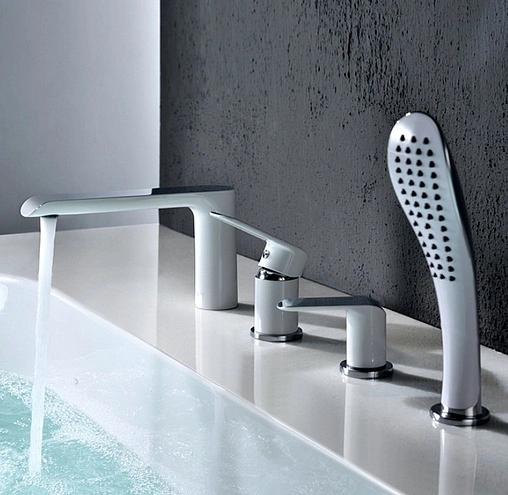 Смеситель на борт ванны на 4 отверстия IDDIS Calipso белый/хром CALSB42i07