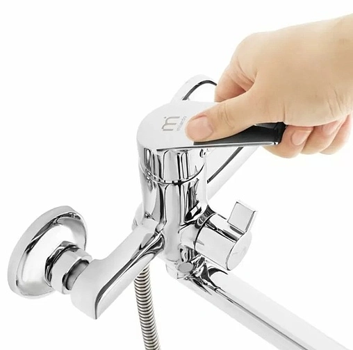 Смеситель для ванны с длинным изливом Milardo Nelson хром NELSBLCM10