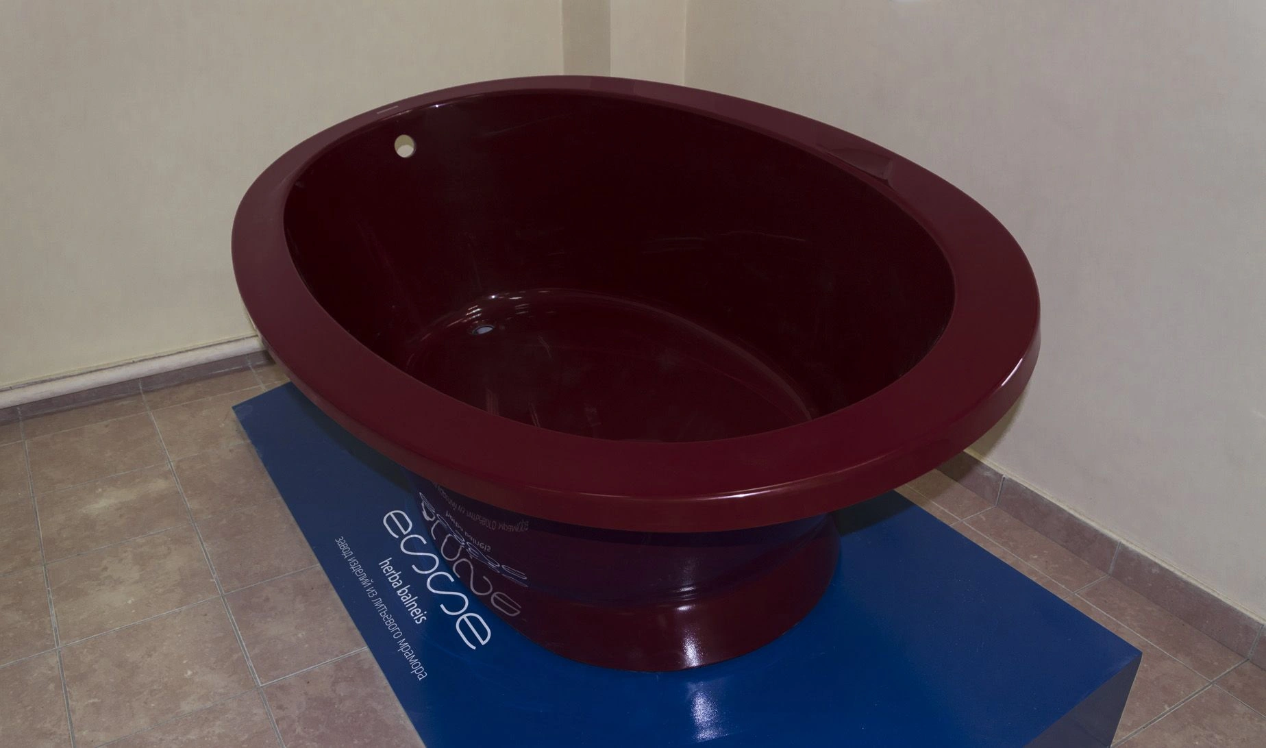 Ванна отдельностоящая из искусственного камня Esse Milos 178.5x104 белый EMIL1785 Ванна отдельностоящая из искусственного камня Esse Milos 178.5x104 белый EMIL1785