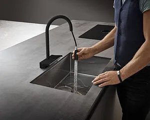 Смеситель для кухни с выдвижным изливом Hansgrohe Aquno Select M81 170 3jet sBox чёрный матовый 73831670 Смеситель для кухни с выдвижным изливом Hansgrohe Aquno Select M81 170 3jet sBox чёрный матовый 73831670, 4