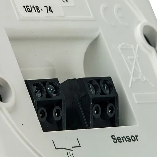 Проводной комнатный терморегулятор НО/НЗ 230В WATTS BT-DP белый 10025807