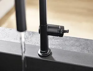 Смеситель для кухни с выдвижным изливом Hansgrohe Talis M54 210 1jet sBox чёрный матовый 72803670 Смеситель для кухни с выдвижным изливом Hansgrohe Talis M54 210 1jet sBox чёрный матовый 72803670, 3