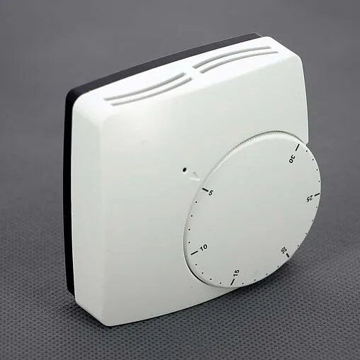 Проводной комнатный терморегулятор НЗ 230В WATTS WFHT-Basic белый 10021095