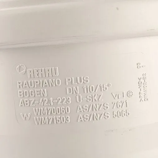 Отвод внутренний бесшумный D=110мм Угол 15° Rehau Raupiano Plus 11231321001