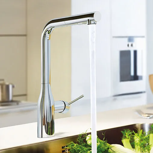 Смеситель для кухни с выдвижным изливом Grohe Essence New хром 30270000 Смеситель для кухни с выдвижным изливом Grohe Essence New хром 30270000