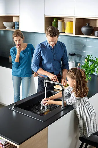 Смеситель для кухни с выдвижным изливом Hansgrohe Metris Select M71 200 1jet sBox хром 73804000