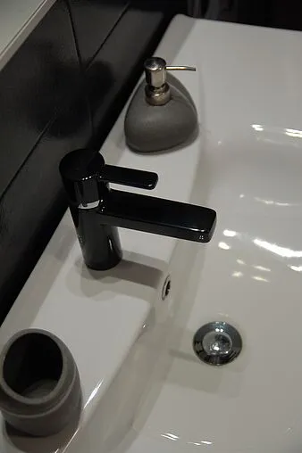 Смеситель для раковины Kludi Zenta чёрный/хром 382518675 Смеситель для раковины Kludi Zenta чёрный/хром 382518675