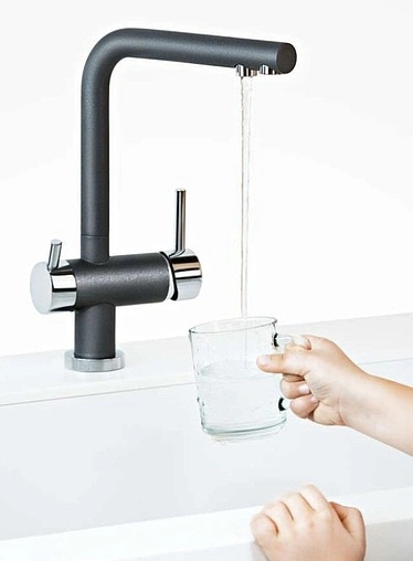 Смеситель для кухни с подключением к фильтру Omoikiri Nagano-BL чёрный/хром 4994047