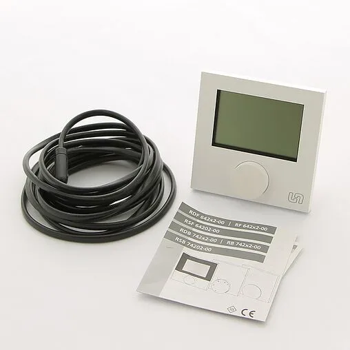 Беспроводной комнатный терморегулятор Uni-fitt белый 347M2000