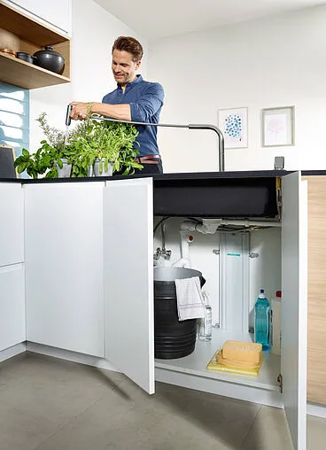 Смеситель для кухни с выдвижным изливом Hansgrohe Metris Select M71 200 1jet sBox хром 73804000