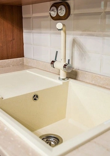 Смеситель для кухни с подключением к фильтру Omoikiri Nagano-BE ваниль/хром 4994044