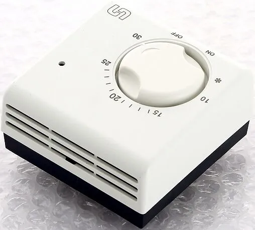 Проводной комнатный терморегулятор НО/НЗ 230В Uni-fitt TA5 белый 332I2000