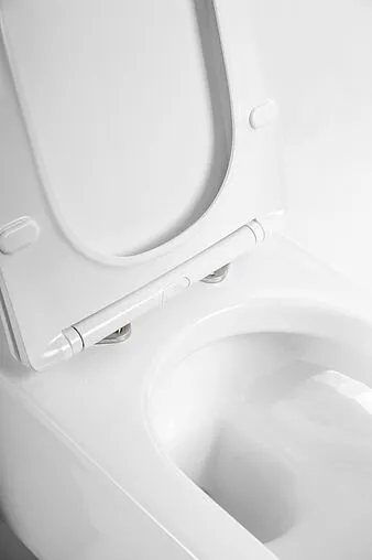 Унитаз подвесной безободковый BelBagno Veneto белый BB132CHR