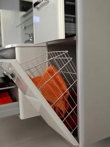 Шкаф-пенал подвесной с бельевой корзиной Aquaton Валенсия 35 L белый жемчуг 1A123803VAG3L