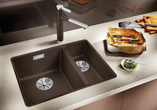 Смеситель для кухни с выдвижным изливом Blanco Linee-S чёрный/хром 526171