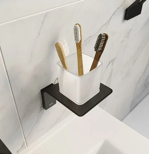 Стакан IDDIS Slide чёрный матовый SLIBSG1i45