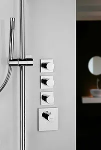 Термостат для 3 потребителей Bossini OKI хром Z031205.030, 4