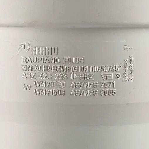 Тройник внутренний бесшумный D=110x50мм Угол 45° Rehau Raupiano Plus 11213041001