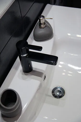 Смеситель для раковины Kludi Zenta чёрный/хром 382508675 Смеситель для раковины Kludi Zenta чёрный/хром 382508675