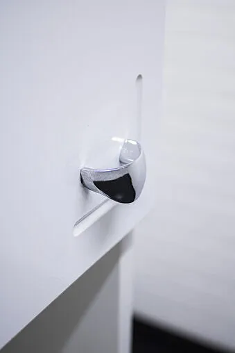 Шкаф-пенал напольный Айсберг Классик 30 L белый DA1007P