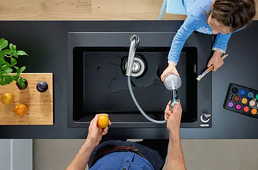 Смеситель для кухни с выдвижным изливом Hansgrohe Metris Select M71 200 1jet sBox хром 73804000