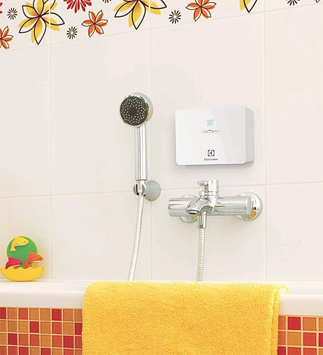 Водонагреватель проточный электрический Electrolux NPX 4 Aquatronic Digital