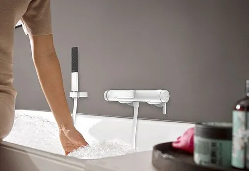 Смеситель для ванны Hansgrohe Finoris белый матовый 76420700