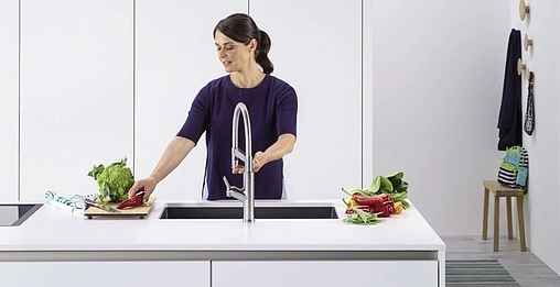 Смеситель для кухни с гибким изливом Blanco Solenta-S Senso рычаг справа хром 522406