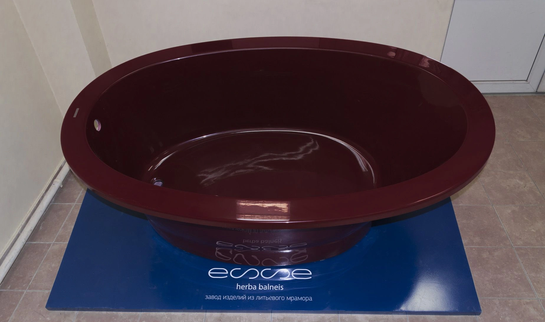 Ванна отдельностоящая из искусственного камня Esse Milos 178.5x104 белый EMIL1785 Ванна отдельностоящая из искусственного камня Esse Milos 178.5x104 белый EMIL1785