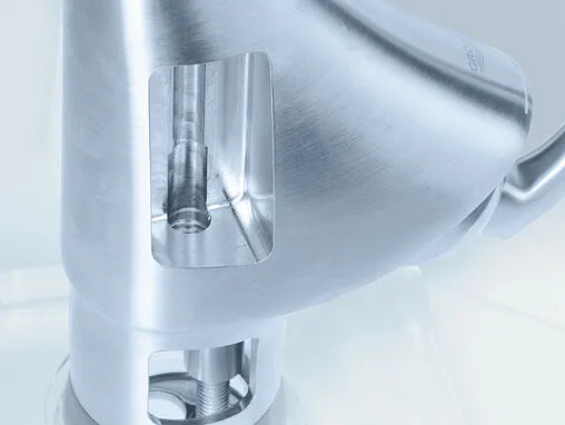 Смеситель для кухни с выдвижным изливом Grohe K4 хром 33782000 Смеситель для кухни с выдвижным изливом Grohe K4 хром 33782000