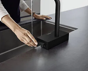 Смеситель для кухни с выдвижным изливом Hansgrohe Aquno Select M81 250 2jet sBox чёрный матовый 73830670 Смеситель для кухни с выдвижным изливом Hansgrohe Aquno Select M81 250 2jet sBox чёрный матовый 73830670, 3