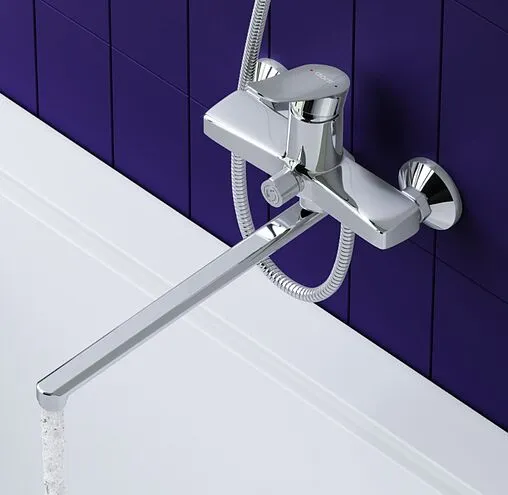 Смеситель для ванны с длинным изливом Dorff Ultra хром D5095000 Смеситель для ванны с длинным изливом Dorff Ultra хром D5095000