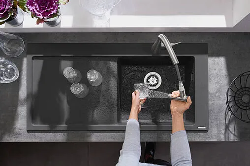 Смеситель для кухни с выдвижным изливом Hansgrohe Metris M71 220 2jet хром 73800000