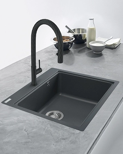 Смеситель для кухни с выдвижным изливом Franke Maris Free by Dror чёрный матовый 115.0576.698