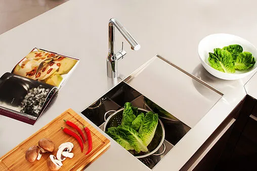 Смеситель для кухни с выдвижным изливом Grohe Essence New хром 30270000 Смеситель для кухни с выдвижным изливом Grohe Essence New хром 30270000