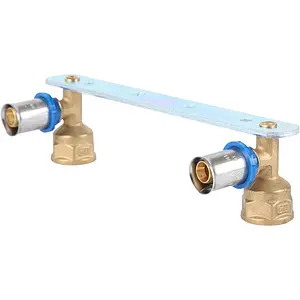 Монтажная планка с водорозетками пресс 16мм x ½"в APE ARL3803100 Монтажная планка с водорозетками пресс 16мм x ½"в APE ARL3803100, 1