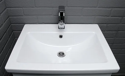 Тумба-умывальник напольная Айсберг Аура 60 белый DA2502T+S-UM-COM60/1-w